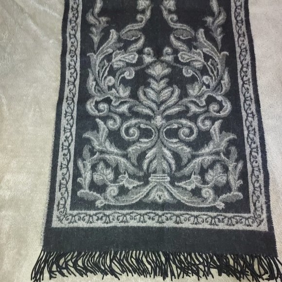 Black and Grey Soft 100% cashmere shawl - Picture 2 of 9
